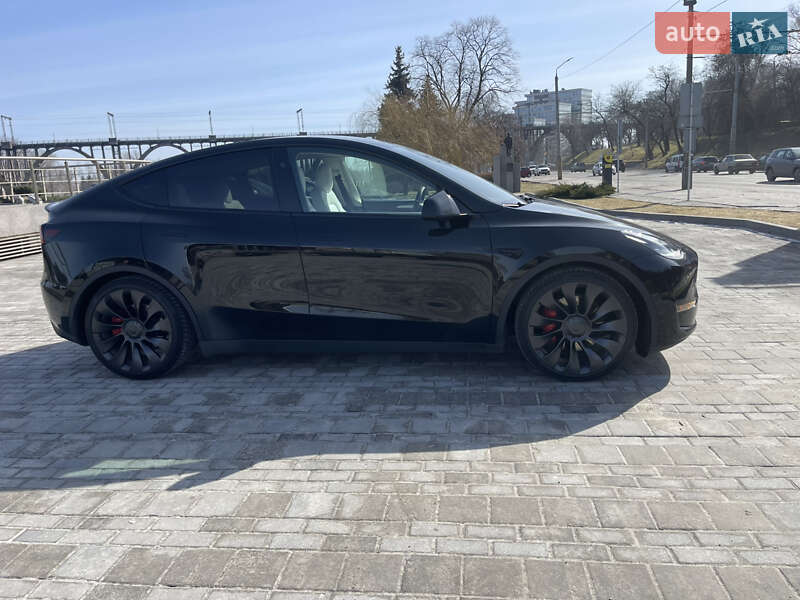 Позашляховик / Кросовер Tesla Model Y 2023 в Дніпрі