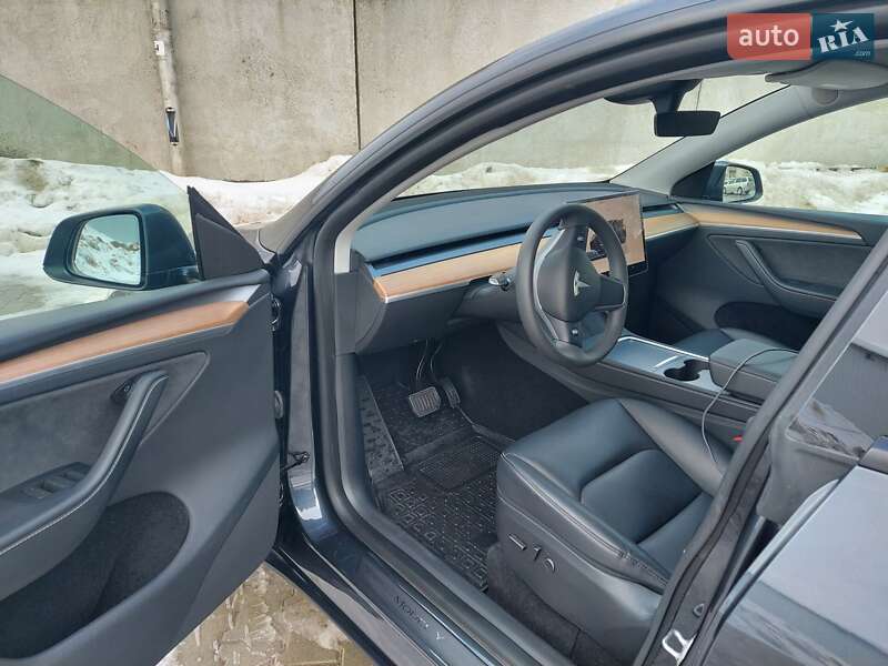 Позашляховик / Кросовер Tesla Model Y 2024 в Тернополі