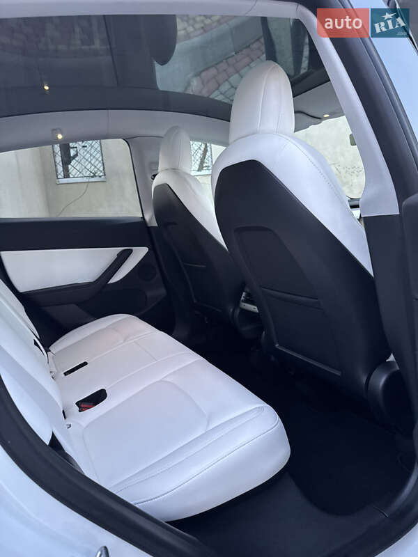 Позашляховик / Кросовер Tesla Model Y 2021 в Львові
