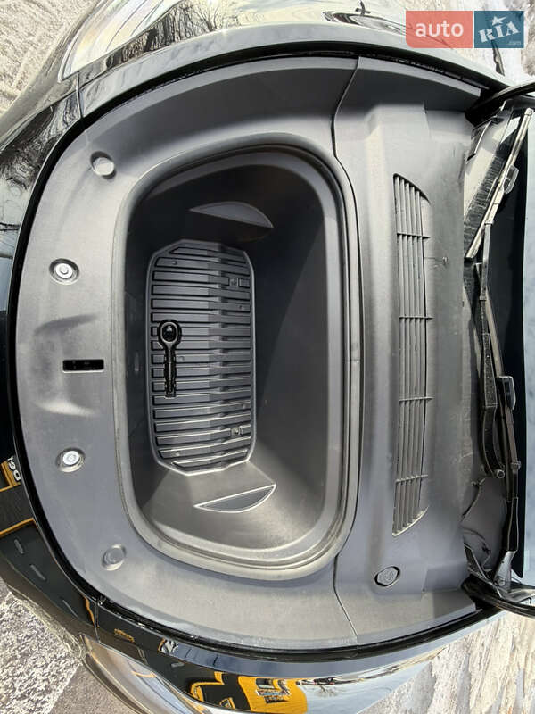 Позашляховик / Кросовер Tesla Model Y 2024 в Харкові