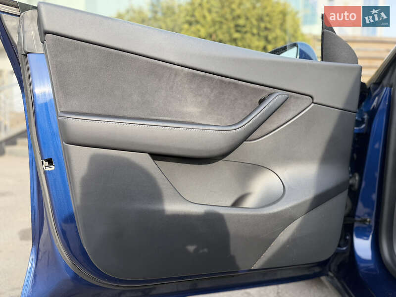 Позашляховик / Кросовер Tesla Model Y 2021 в Києві