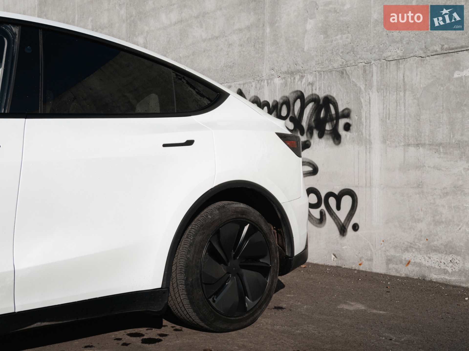 2025 Tesla Model Y - мініатюра 10