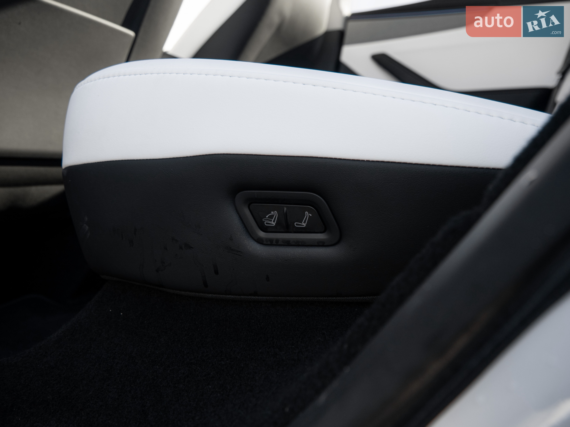 2025 Tesla Model Y - мініатюра 25