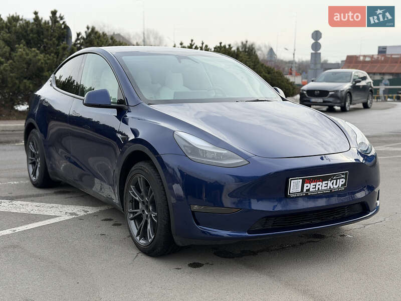 Tesla Model Y 2024