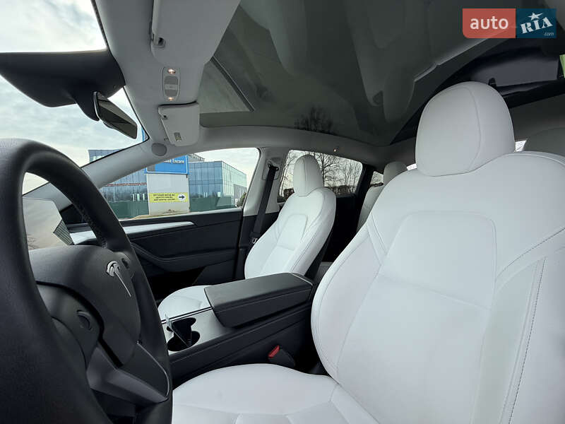Позашляховик / Кросовер Tesla Model Y 2024 в Києві фото 13 Позашляховик / Кросовер Tesla Model Y 2024 в Києві