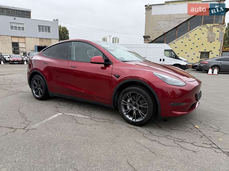 Позашляховик / Кросовер Tesla Model Y 2024 в Києві фото 16 Позашляховик / Кросовер Tesla Model Y 2024 в Києві