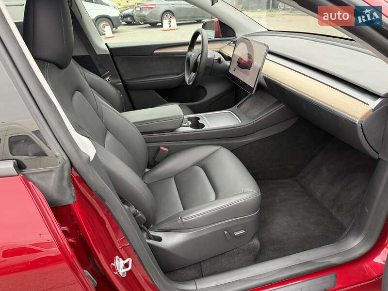 Позашляховик / Кросовер Tesla Model Y 2024 в Києві фото 23 Позашляховик / Кросовер Tesla Model Y 2024 в Києві