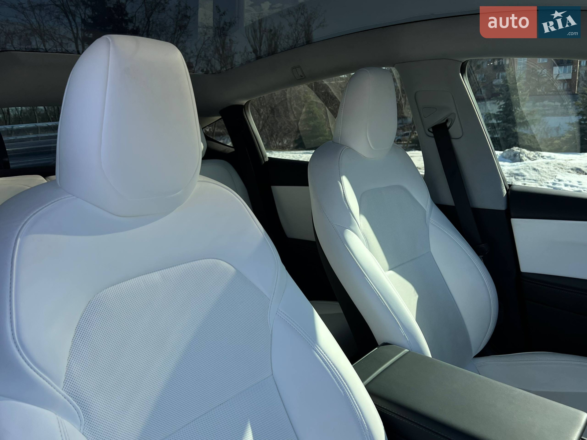 2025 Tesla Model Y - мініатюра 18