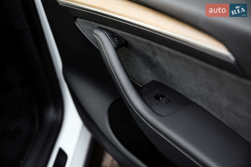 Позашляховик / Кросовер Tesla Model Y 2023 в Житомирі фото 48 Позашляховик / Кросовер Tesla Model Y 2023 в Житомирі