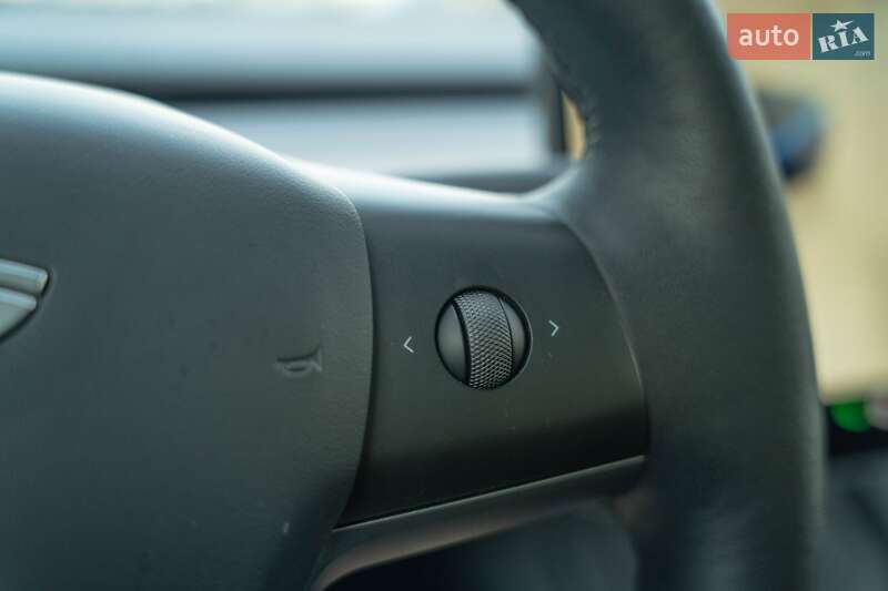 Внедорожник / Кроссовер Tesla Model Y 2023 в Черновцах