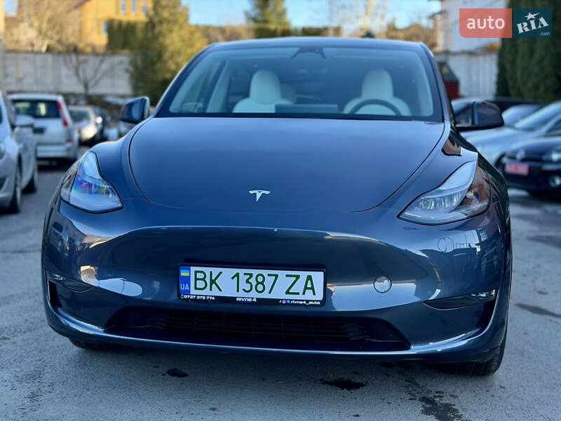 Внедорожник / Кроссовер Tesla Model Y 2023 в Ровно