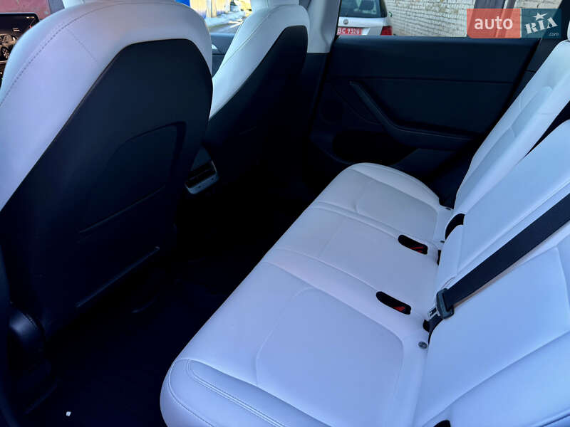 Внедорожник / Кроссовер Tesla Model Y 2023 в Ровно