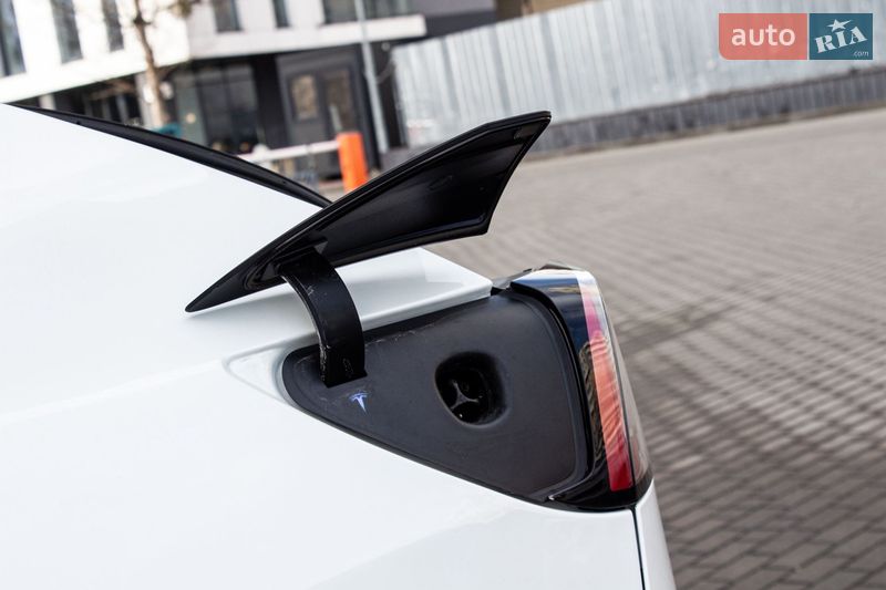 Позашляховик / Кросовер Tesla Model Y 2022 в Львові