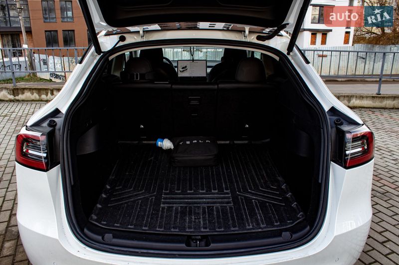 Позашляховик / Кросовер Tesla Model Y 2022 в Львові