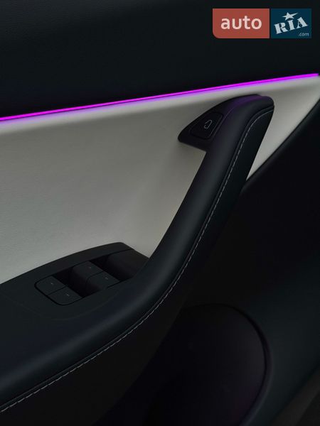 Внедорожник / Кроссовер Tesla Model Y 2022 в Киеве