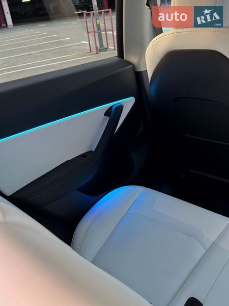 Внедорожник / Кроссовер Tesla Model Y 2022 в Киеве