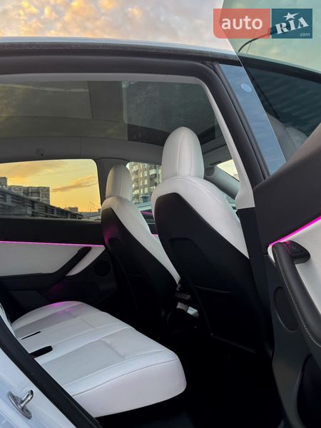 Внедорожник / Кроссовер Tesla Model Y 2022 в Киеве