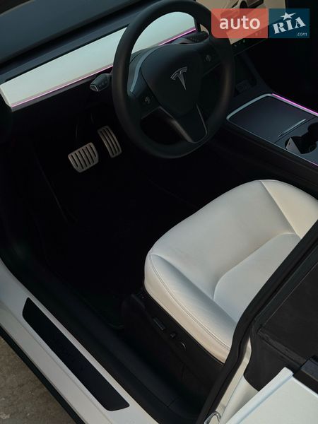 Внедорожник / Кроссовер Tesla Model Y 2022 в Киеве