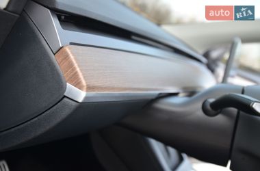 Внедорожник / Кроссовер Tesla Model Y 2024 в Трускавце
