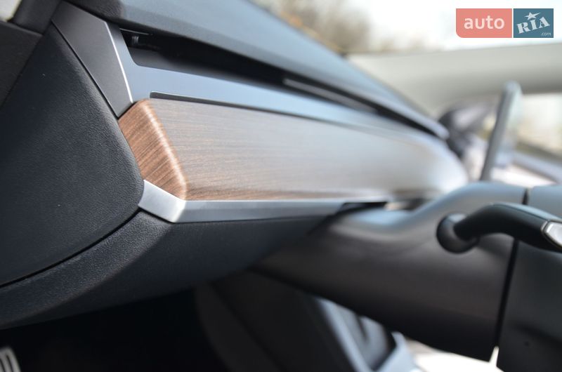 Внедорожник / Кроссовер Tesla Model Y 2024 в Трускавце