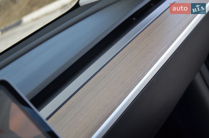 Внедорожник / Кроссовер Tesla Model Y 2024 в Трускавце