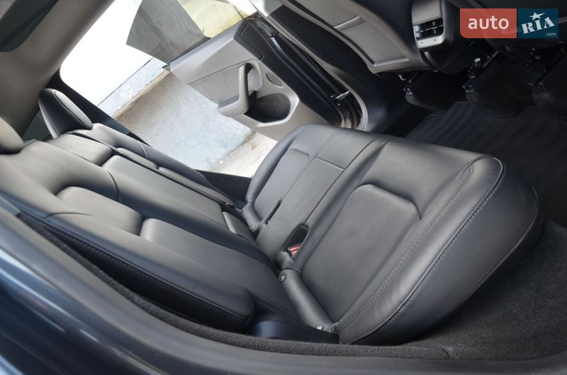 Внедорожник / Кроссовер Tesla Model Y 2024 в Трускавце