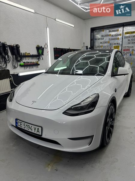 Позашляховик / Кросовер Tesla Model Y 2022 в Чернівцях