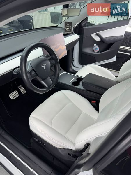 Позашляховик / Кросовер Tesla Model Y 2022 в Чернівцях