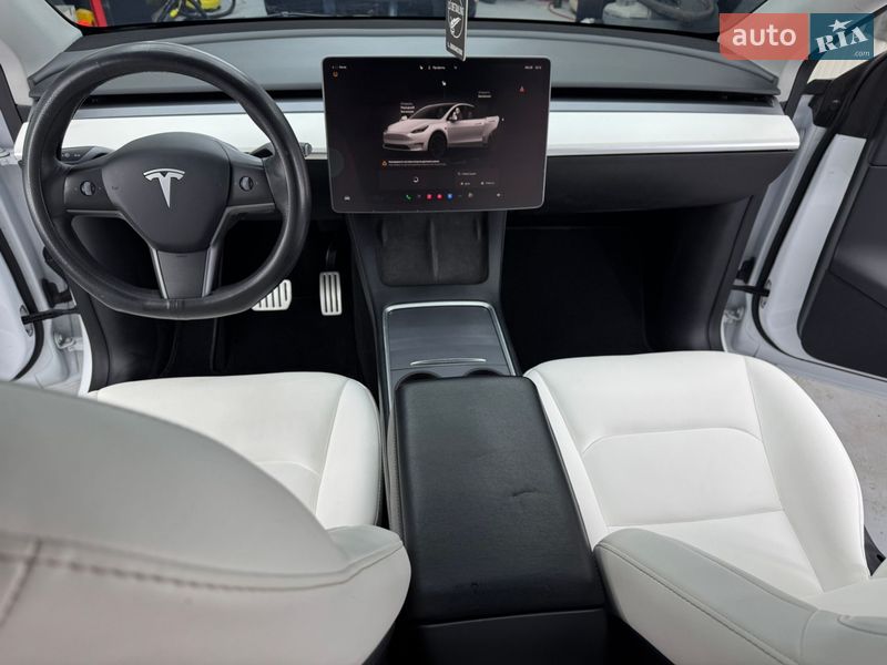 Позашляховик / Кросовер Tesla Model Y 2022 в Чернівцях