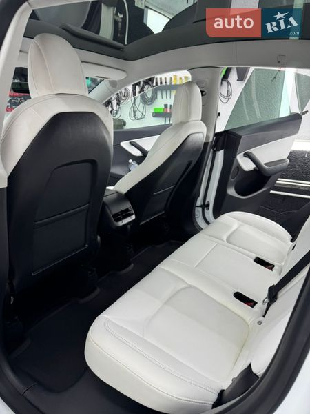 Позашляховик / Кросовер Tesla Model Y 2022 в Чернівцях
