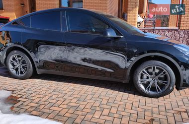 Внедорожник / Кроссовер Tesla Model Y 2024 в Киеве