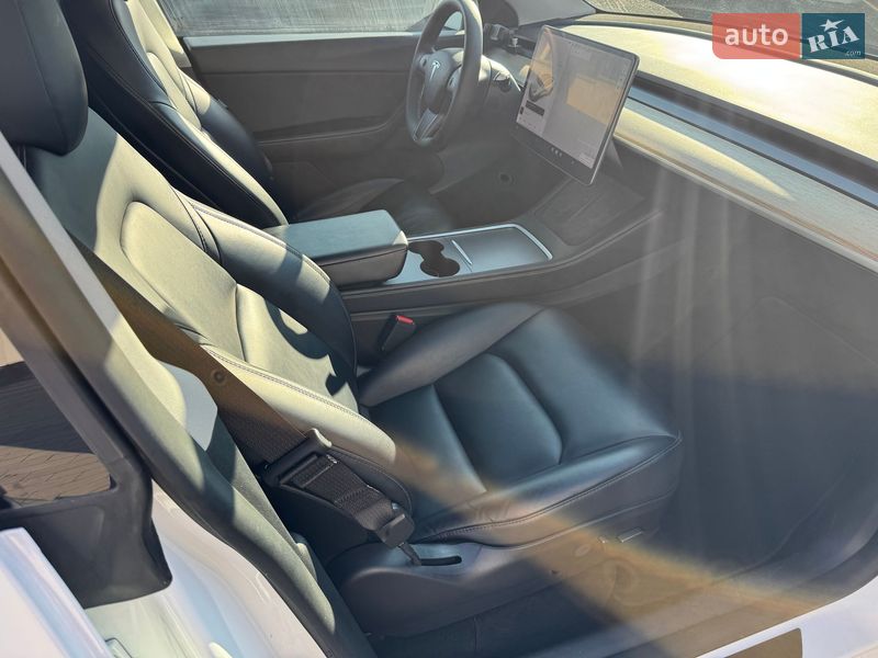 Внедорожник / Кроссовер Tesla Model Y 2021 в Львове