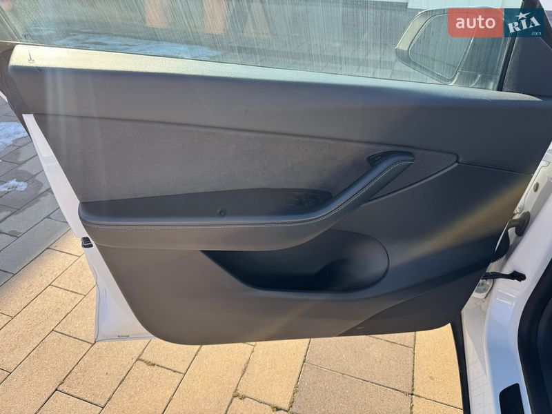 Внедорожник / Кроссовер Tesla Model Y 2021 в Львове