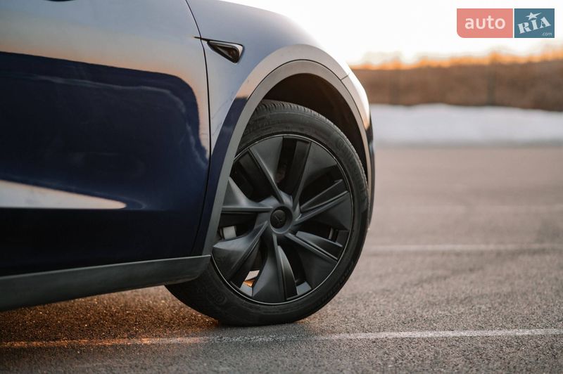 Внедорожник / Кроссовер Tesla Model Y 2024 в Ровно