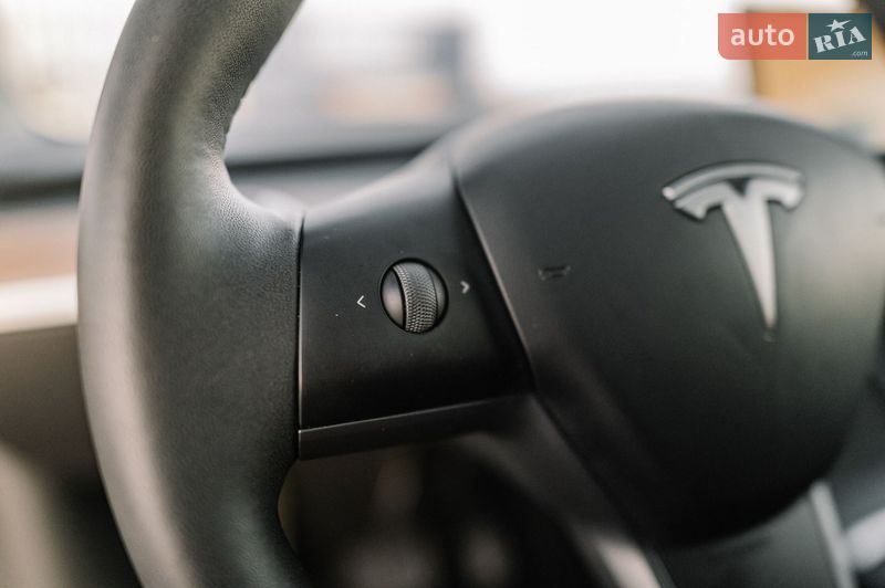 Внедорожник / Кроссовер Tesla Model Y 2024 в Ровно