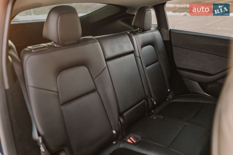 Внедорожник / Кроссовер Tesla Model Y 2024 в Ровно