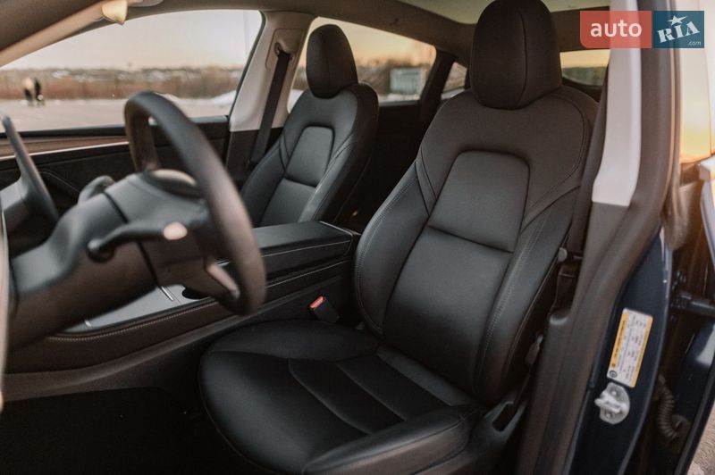 Внедорожник / Кроссовер Tesla Model Y 2024 в Ровно