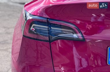 Внедорожник / Кроссовер Tesla Model Y 2023 в Киеве
