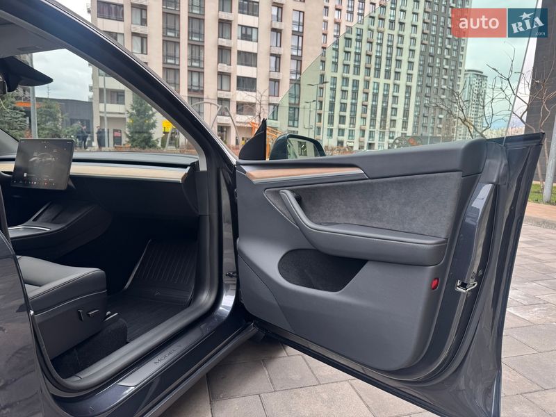 Позашляховик / Кросовер Tesla Model Y 2024 в Києві