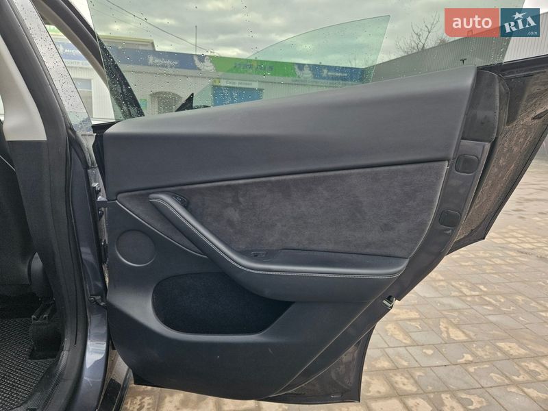 Позашляховик / Кросовер Tesla Model Y 2023 в Кривому Розі