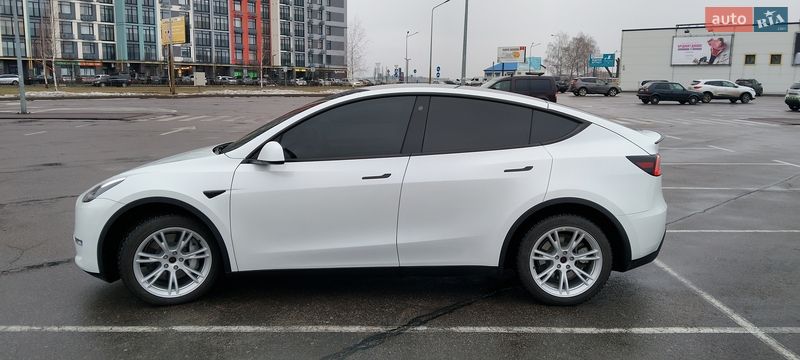 Внедорожник / Кроссовер Tesla Model Y 2023 в Киеве
