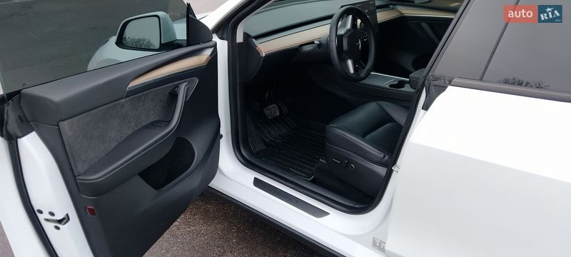 Внедорожник / Кроссовер Tesla Model Y 2023 в Киеве