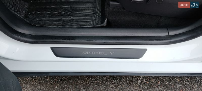Внедорожник / Кроссовер Tesla Model Y 2023 в Киеве