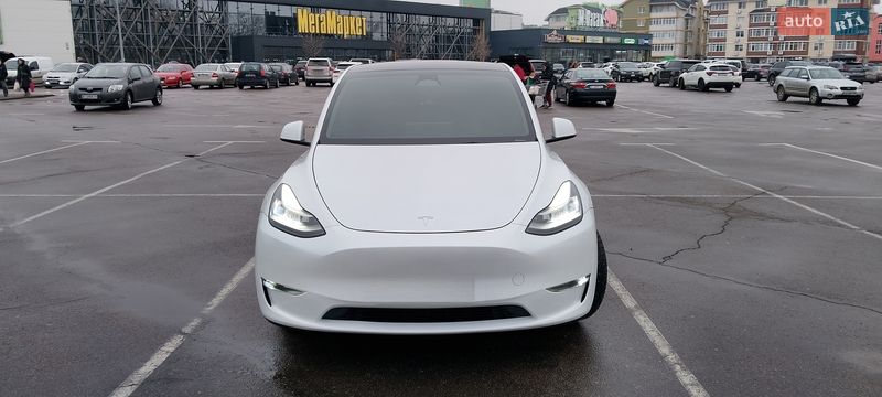 Tesla Model Y 2023