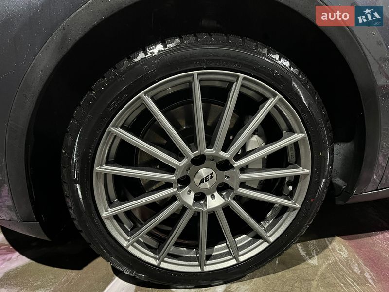 Внедорожник / Кроссовер Tesla Model Y 2023 в Черновцах