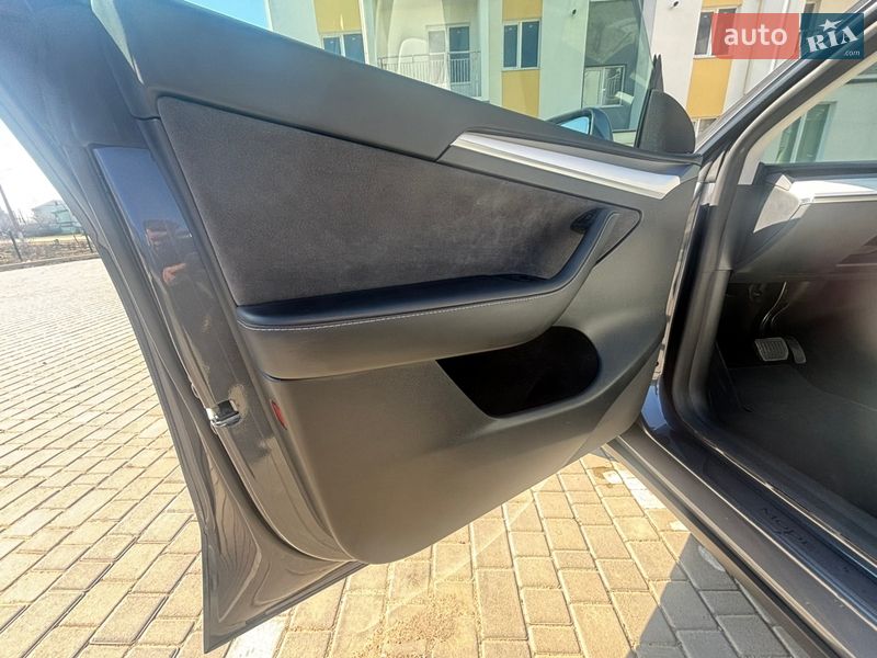 Внедорожник / Кроссовер Tesla Model Y 2023 в Черноморске