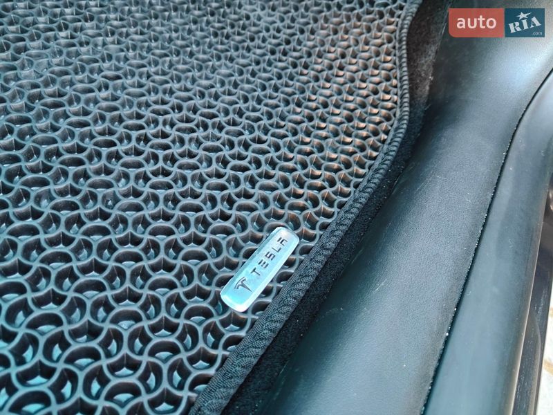Позашляховик / Кросовер Tesla Model Y 2024 в Львові