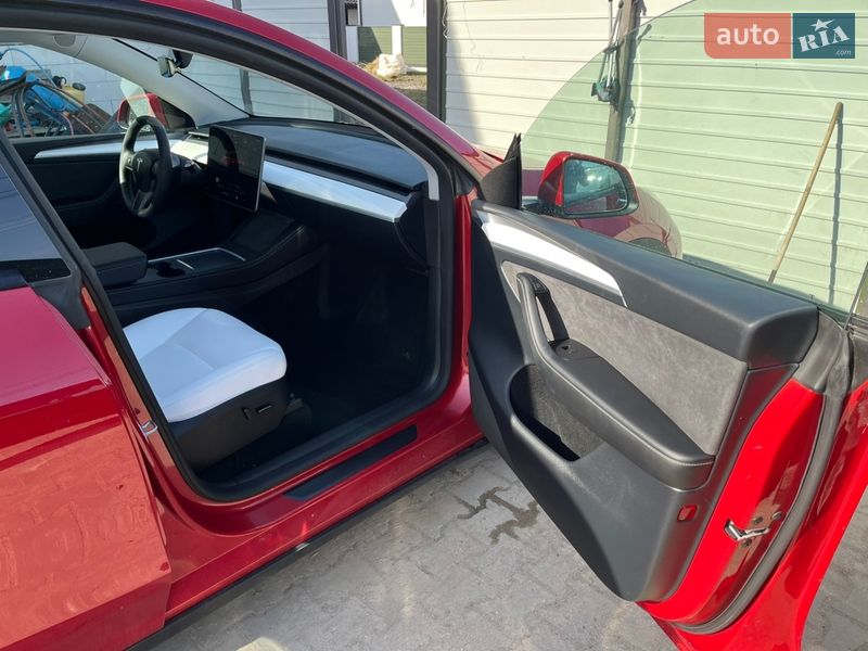 Внедорожник / Кроссовер Tesla Model Y 2023 в Львове