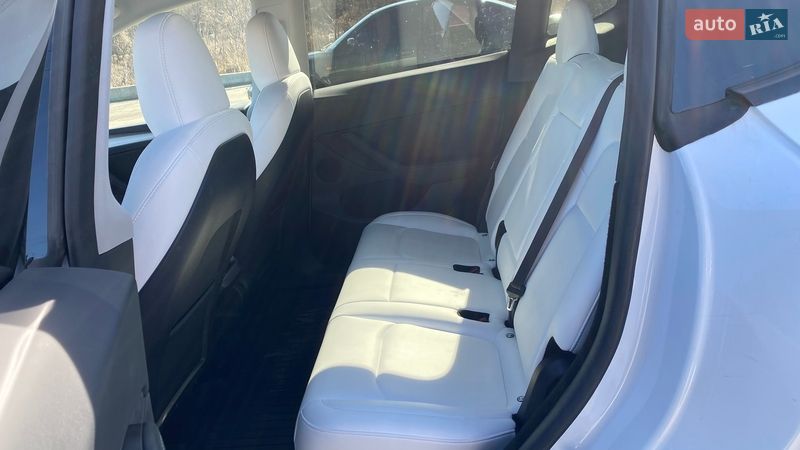 Позашляховик / Кросовер Tesla Model Y 2023 в Києві