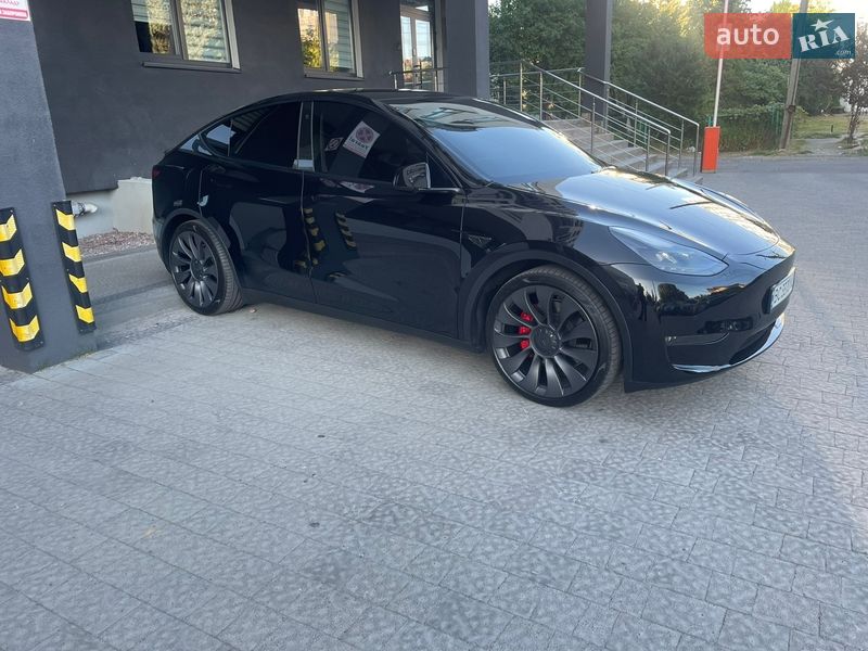 Внедорожник / Кроссовер Tesla Model Y 2021 в Львове